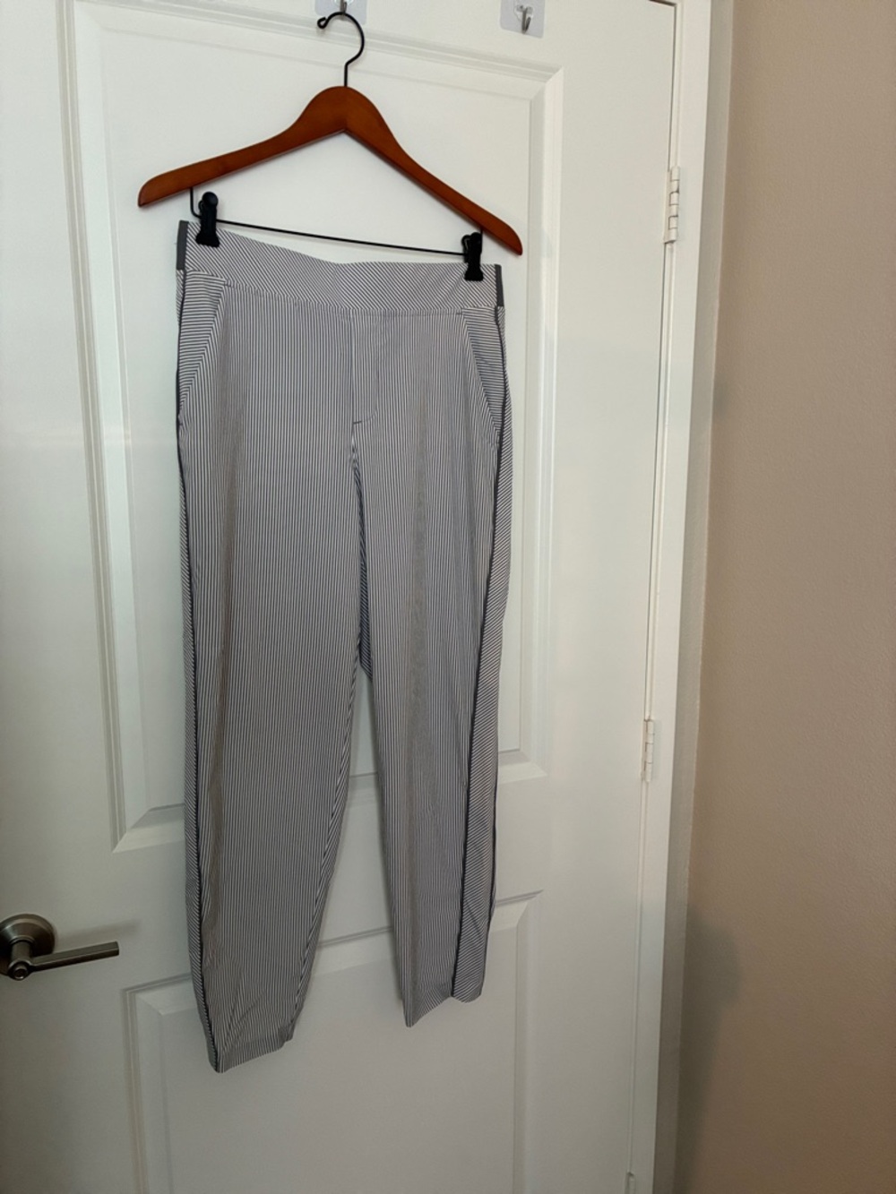 Athelta Brooklyn Ankle Pants Gray& White Striped